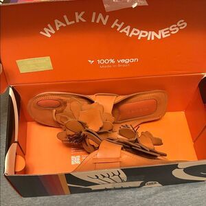Farm Rio Caramel Flower Flat Brown Sandals Size 7